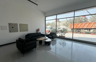 Premium Road-Facing Warehouse/Showroom for Rent in Al Quoz – 6,932 Sqft | Full Glass Frontage | 1,280 Sqft Fitted Office | 85 KW | AED 850,000 Annually