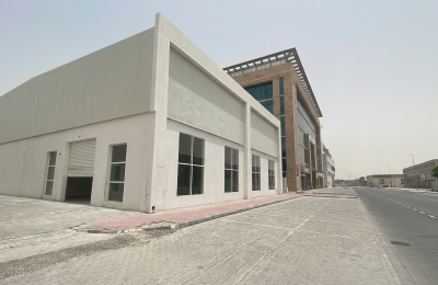 Premium Road-Facing Warehouse in Al Quoz Creative Zone – 5,541 Sqft | Full Glass Elevation | Maximum Branding Visibility | AED 1,100,000 Annually | Immediate Occupancy