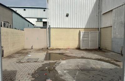 Warehouse for Rent in Al Quoz Suitable for Garage & Industrial Use | 8,000 Sq. Ft.